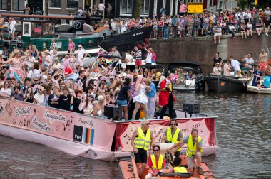 PVH Avrupa Gaypride Canal Boat Parade at Amsterdam Hollanda 3-8-2024 Gençlik Gururu