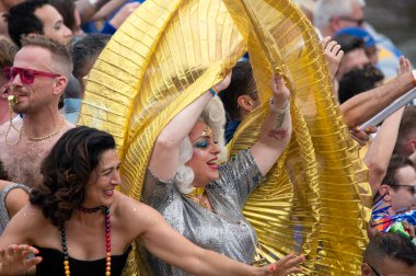 Amsterdam UMC ve OLVG Gaypride Canal Boat Parade Amsterdam Hollanda 3-8-2024