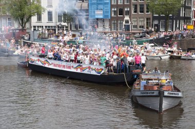 Amsterdam UMC ve OLVG Gaypride Canal Boat Parade Amsterdam Hollanda 3-8-2024