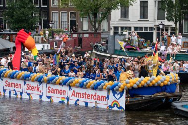 Amsterdam UMC ve OLVG Gaypride Canal Boat Parade Amsterdam Hollanda 3-8-2024