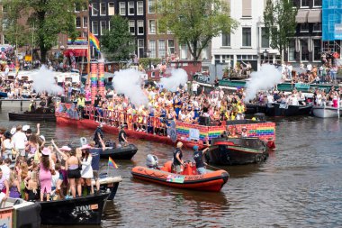 Arbogezondheidscentrum Gaypride Kanal Geçidi Amsterdam Hollanda 3-8-2024