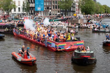 Arbogezondheidscentrum Gaypride Kanal Geçidi Amsterdam Hollanda 3-8-2024