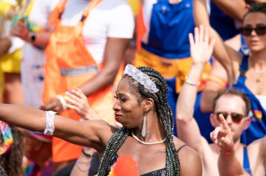 Arbogezondheidscentrum Gaypride Kanal Geçidi Amsterdam Hollanda 3-8-2024