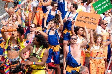 Arbogezondheidscentrum Gaypride Kanal Geçidi Amsterdam Hollanda 3-8-2024