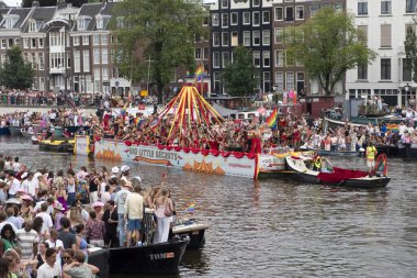 Büyük Küçük Sırlar Eşcinsel Kanal Geçidi Amsterdam 'da Hollanda 3-8-2024