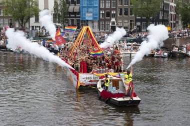 Büyük Küçük Sırlar Eşcinsel Kanal Geçidi Amsterdam 'da Hollanda 3-8-2024