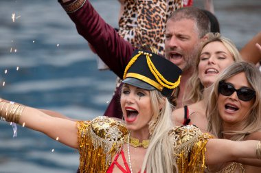 Büyük Küçük Sırlar Eşcinsel Kanal Geçidi Amsterdam 'da Hollanda 3-8-2024