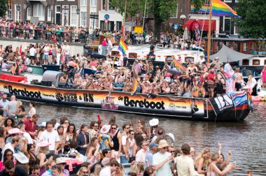 Amsterdam 'dan De Berenboot' a Bakan Seyirci: Ayı Gururu ve Ayı Kolu Gayrimenkul Kanal Geçidi Hollanda 3-8-2024