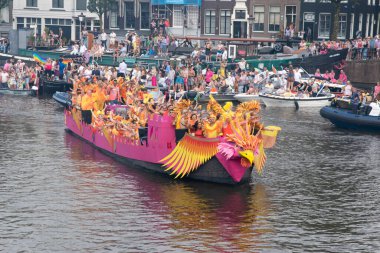 Kasteelboot Gaypride Kanal Geçidi Amsterdam Hollanda 3-8-2024