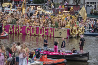 Tess Van Zwol Gurur Kanalı Amsterdam 'da Tekne Geçidi Hollanda 3-8-2024