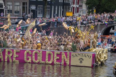 Tess Van Zwol Gurur Kanalı Amsterdam 'da Tekne Geçidi Hollanda 3-8-2024