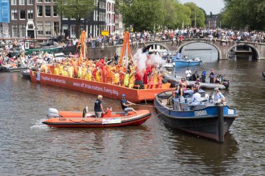 Gökkuşağı Aslanları LHBTIQ + ağ oluşturucu ING Gaypride Kanal Geçidi Amsterdam 3-8-2024