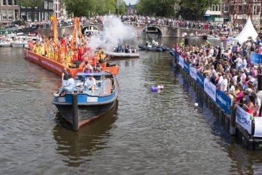 Gökkuşağı Aslanları LHBTIQ + ağ oluşturucu ING Gaypride Kanal Geçidi Amsterdam 3-8-2024