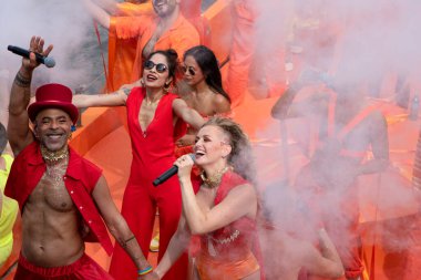 Gökkuşağı Aslanları LHBTIQ + ağ oluşturucu ING Gaypride Kanal Geçidi Amsterdam 3-8-2024