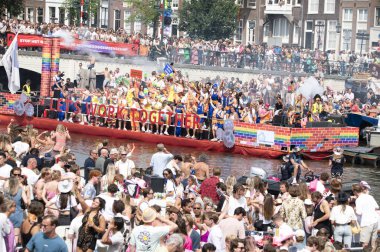 Gökkuşağı Aslanları LHBTIQ + ağ oluşturucu ING Gaypride Kanal Geçidi Amsterdam 3-8-2024