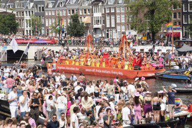 Gökkuşağı Aslanları LHBTIQ + ağ oluşturucu ING Gaypride Kanal Geçidi Amsterdam 3-8-2024