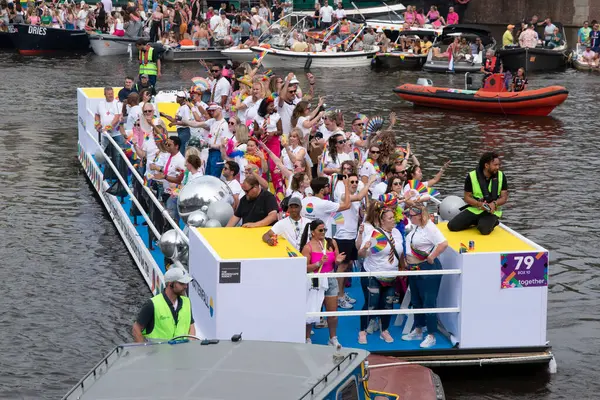 Vattenfall Gurur Kanal Geçidi Amsterdam 'da Hollanda 3-8-2024