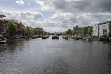 Amsterdam 'daki Amstel Nehri' ndeki Amstelsluizen Sluices Hollanda 21-8-2024