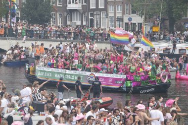 Bar Buka Gaypride Kanal Yürüyüşü Amsterdam Hollanda 3-8-2024