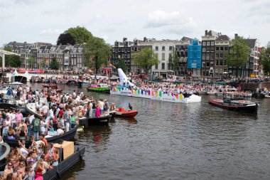 Delta Hava Yolları x KLM Amsterdam 'daki Gaypride Kanal Tekne Geçidi 3-8-2024