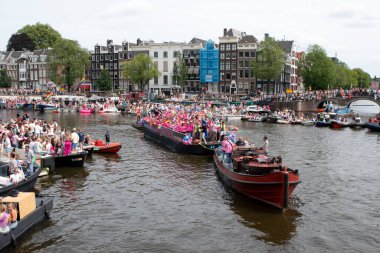 Eşit Haklar Koalisyonu, Hollanda 3-8-2024 Amsterdam 'daki Gaypride Kanal Tekne Geçidi' nde Tekne Teknesi