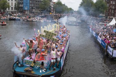 Amsterdam 'daki Gaypride Kanal Yürüyüşü' nde Gay Expats Amsterdam 3-8-2024
