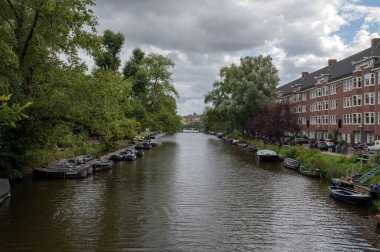 Amsterdam 'daki Barbiersbrug Köprüsü' nden Görüntü Hollanda 21-8-2024