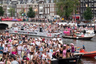 Karbon Etkinlikleri Eşcinsel Kanal Yürüyüşü Amsterdam 'da Hollanda 3-8-2024