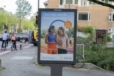 Amsterdam 'daki Billboard Rabobank Bankası Hollanda 30-8-2024