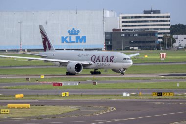 Schiphol Havaalanı 'ndaki Katar uçağı Hollanda 29-8-2024