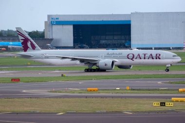 Schiphol Havalimanı 'ndaki Katar uçağı 29-8-2024