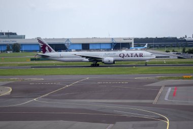 Schiphol Havalimanı 'ndaki Katar uçağı 29-8-2024