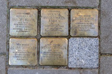 Amsterdam 'daki Van Der Molen ailesinden Stolperstein Anıt Taşı 21-3-2024