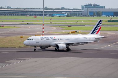 Schiphol Havaalanı 'ndaki Air France uçağı Hollanda 29-8-2024