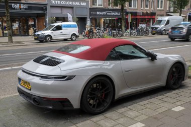 Amsterdam 'da Bir Elektrikli Porsche 30-9-2024 Hollanda