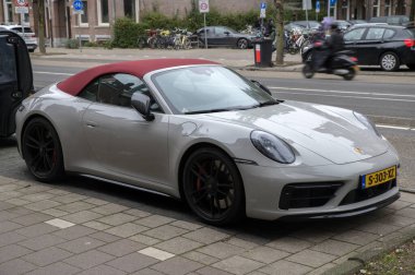 Amsterdam 'da Bir Elektrikli Porsche 30-9-2024 Hollanda