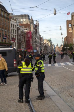 Polis Amsterdam 'da İsrail yanlısı gösteride Hollanda 7-10-2024