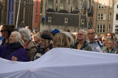 Amsterdam 'daki İsrail Protestosu' ndaki kalabalık Hollanda 7-10-2024