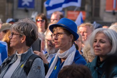 Amsterdam 'daki İsrail Protestosu' ndaki kalabalık Hollanda 7-10-2024