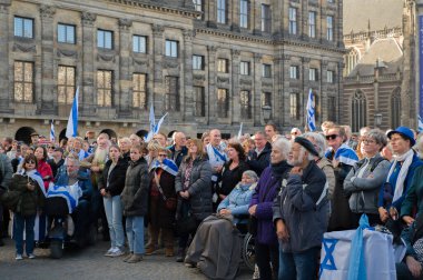 Amsterdam 'daki İsrail Protestosu' ndaki kalabalık Hollanda 7-10-2024