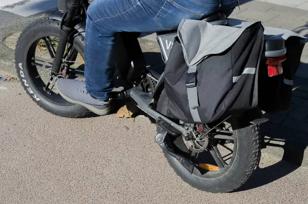 Amsterdam 'da Bir Şişkodan Yan Görünüm 3-10-2024