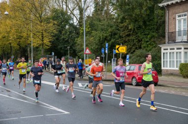 Amsterdam 'daki TCS Maratonunda Side View Runners 20-10-2024
