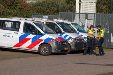 Hollanda 27-10-2024 tarihli Amsterdam 'da oynanan Ajax futbol maçı sırasında polis iş başında