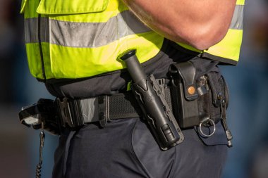 Amsterdam 'da Bir Polisin Ekipmanı 27-10-2024