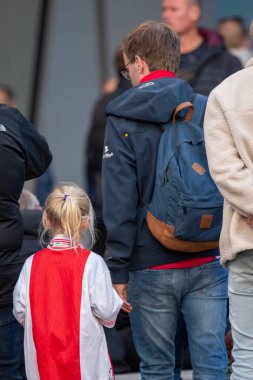 Baba ve Oğul Amsterdam 'da Ajax taraftarı. Hollanda 27-10-2024