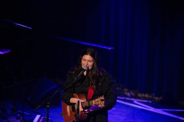 Hollie Col Tolneistuin Paradiso 'da Amsterdam' da 17-11-2024