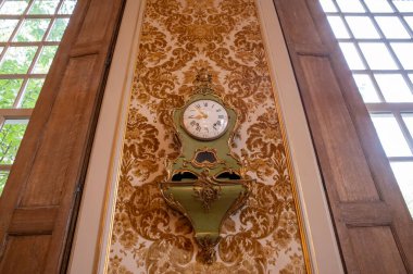 Luther Müzesi Sergisi 'nin duvarındaki saat Johann Georg Schwartze Amsterdam 31-10-2024 Hollanda