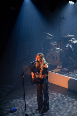 Emelie Trahan Amsterdam 'daki Tolhuistuin Paradiso' da. Hollanda 30-11-2024