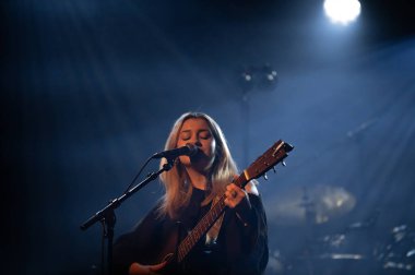 Emelie Trahan Amsterdam 'daki Tolhuistuin Paradiso' da. Hollanda 30-11-2024