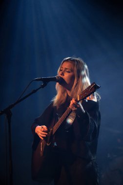 Emelie Trahan Amsterdam 'daki Tolhuistuin Paradiso' da. Hollanda 30-11-2024